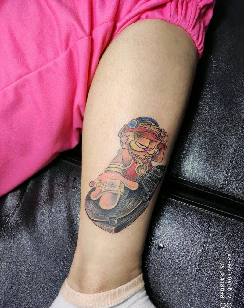 dj加菲猫纹身图片_腿部New School纹身图案