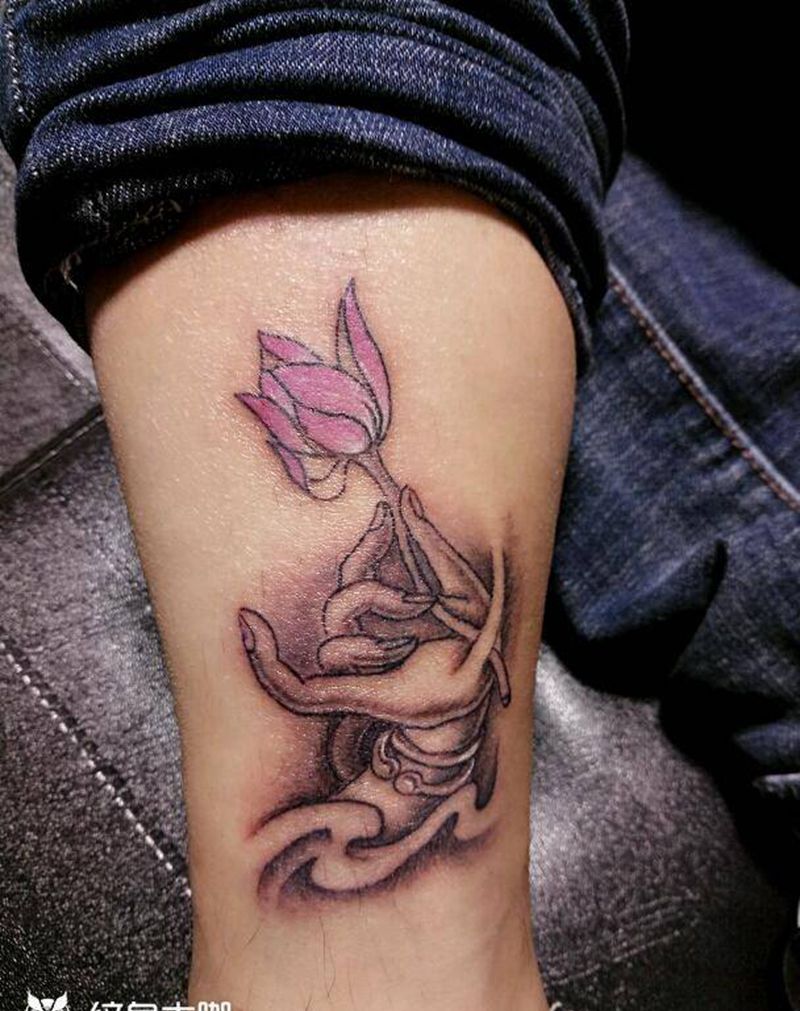 佛手荷花纹身图片_腿部脚部清新植物宗教佛手荷花成品纹身图案