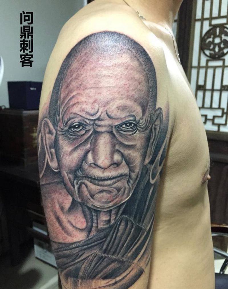 肖像纹身图片_成品肩部欧美写实肖像人物宗教纹身图案