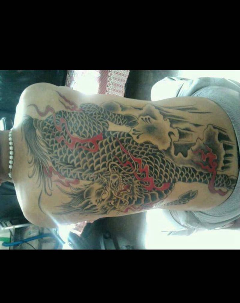 麒麟纹身图片_背部纹身图案
