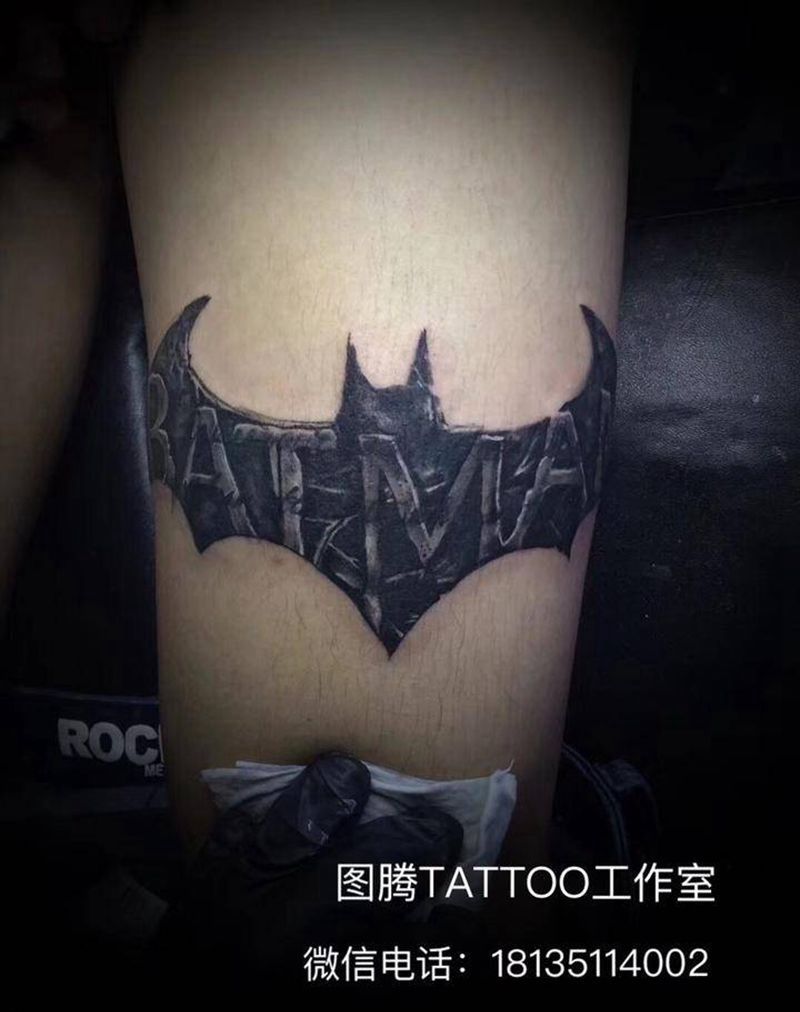 蝙蝠下标志纹身图片