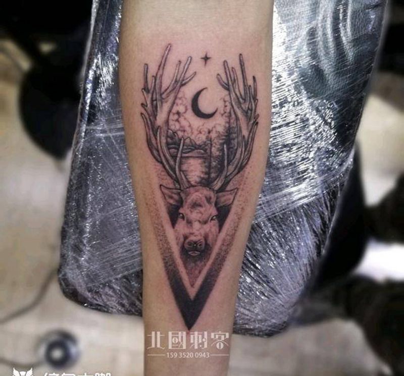 鹿纹身图片_手部手臂点刺欧美写实麋鹿小鹿点刺鹿纹身图案