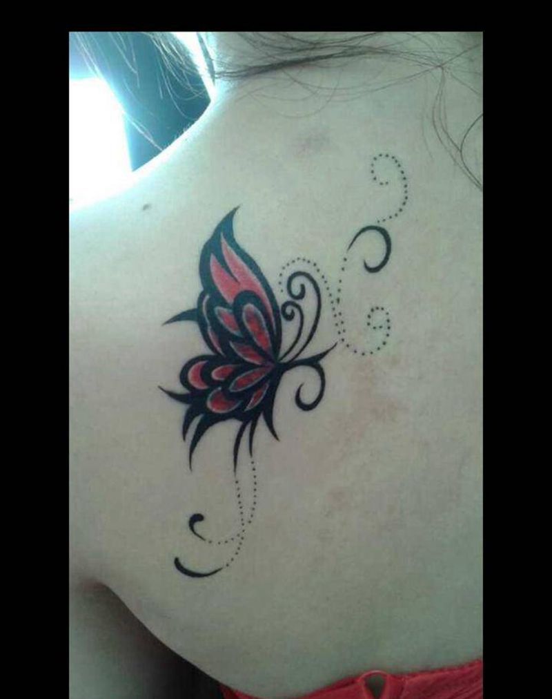 蝴蝶纹身图片_背部纹身图案
