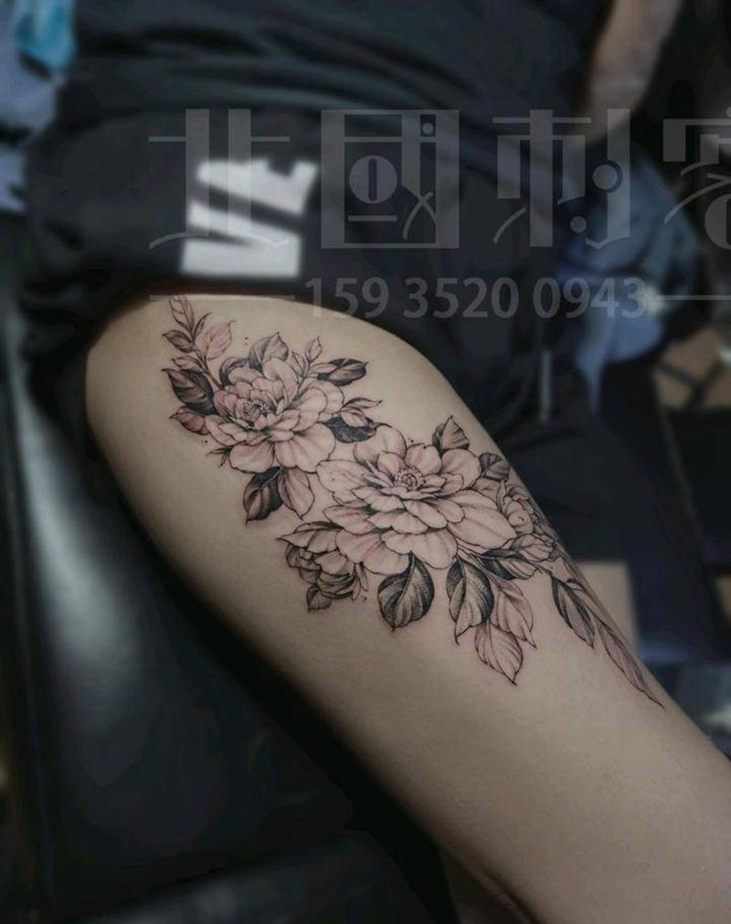 素花纹身图片_腿部点刺几何素花大腿素花纹身图案