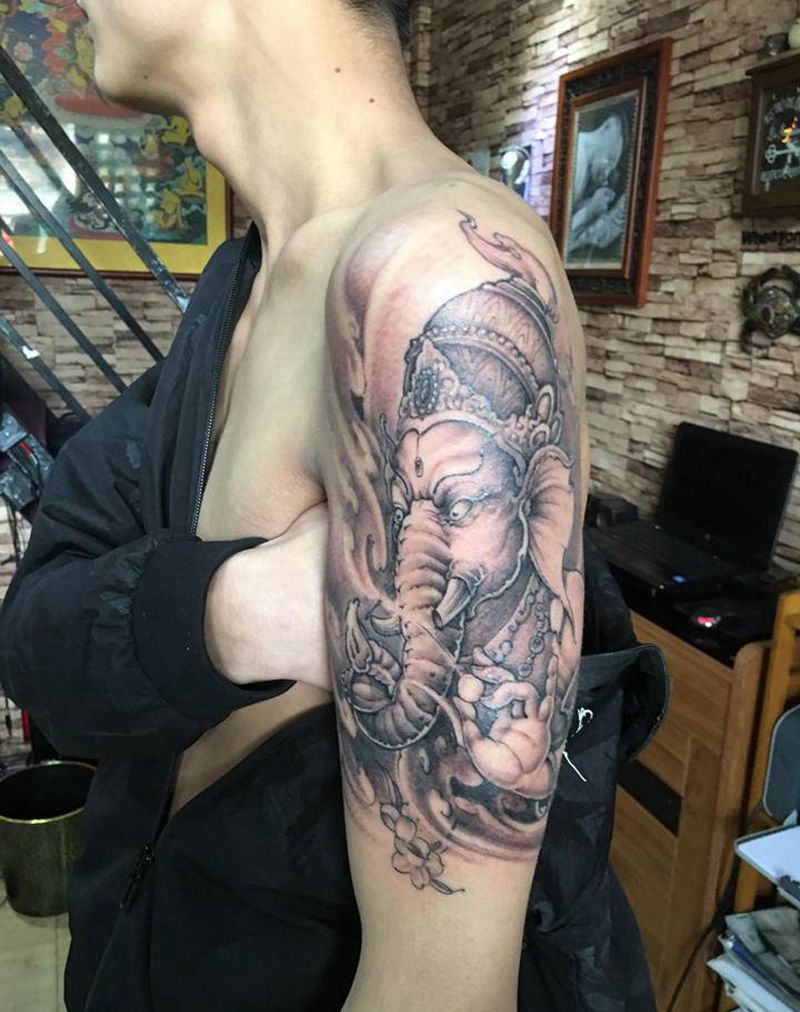 像神纹身图片_肩部纹身图案