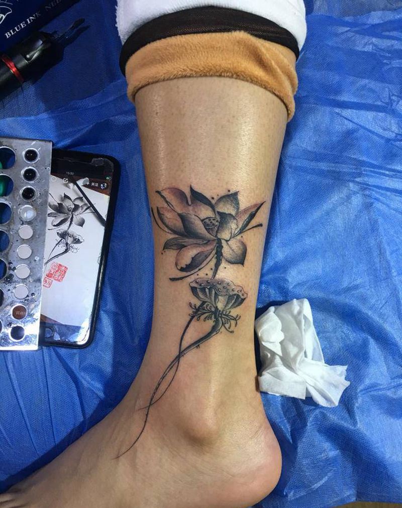 荷花纹身图片_腿部纹身图案