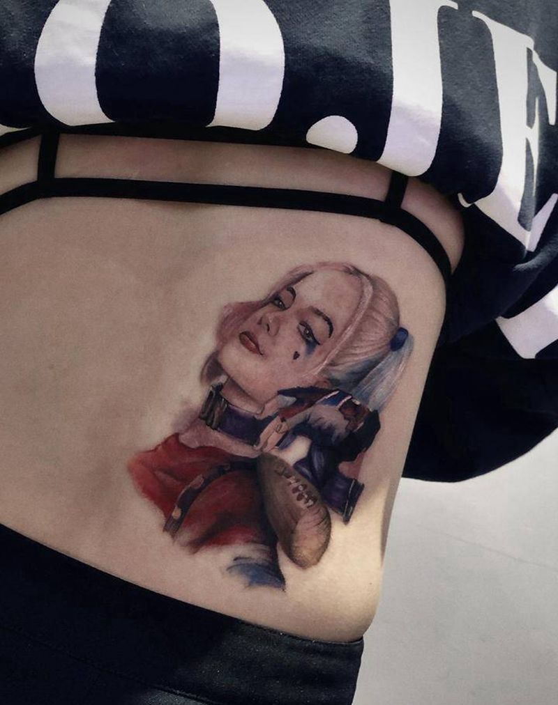 遮盖大法之小丑女纹身图片_腰部欧美写实纹身图案