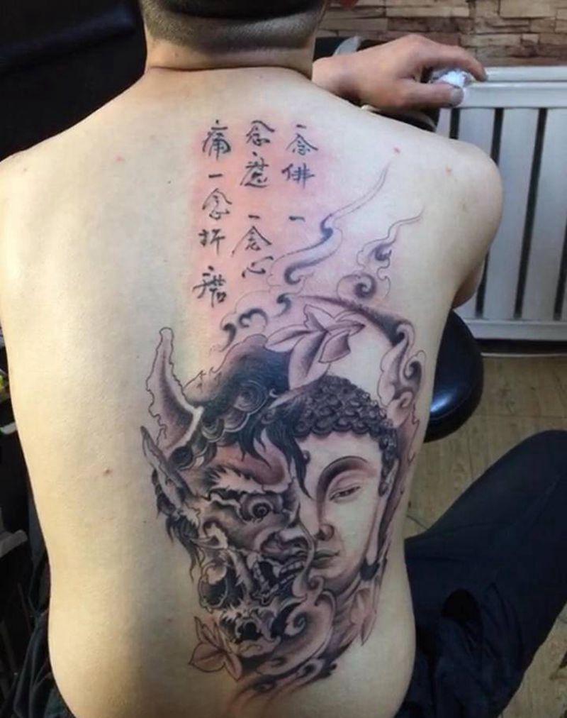 一念之间纹身图片_背部纹身图案