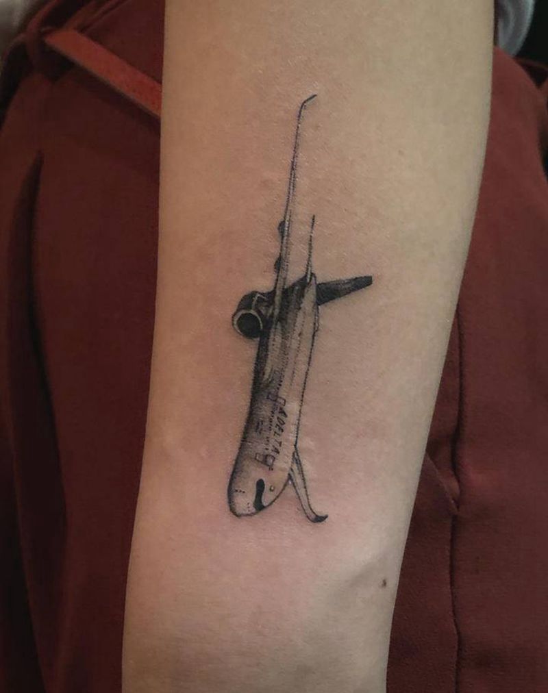 飞机纹身图片_手臂纹身图案