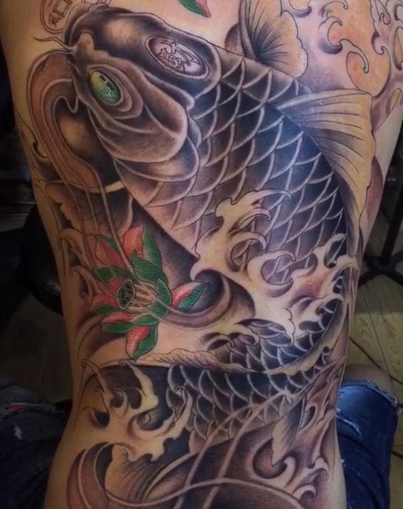 招财鱼纹身图片_新传统纹身图案