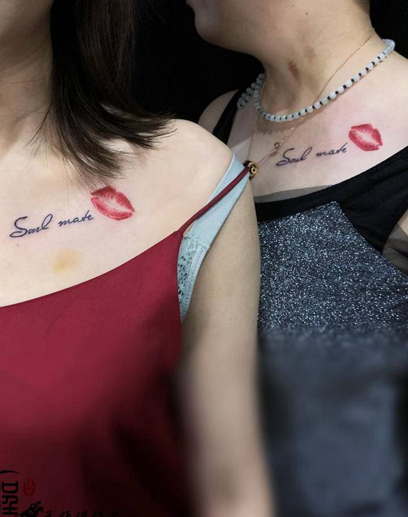 红唇纹身图片_胸部水彩纹身图案