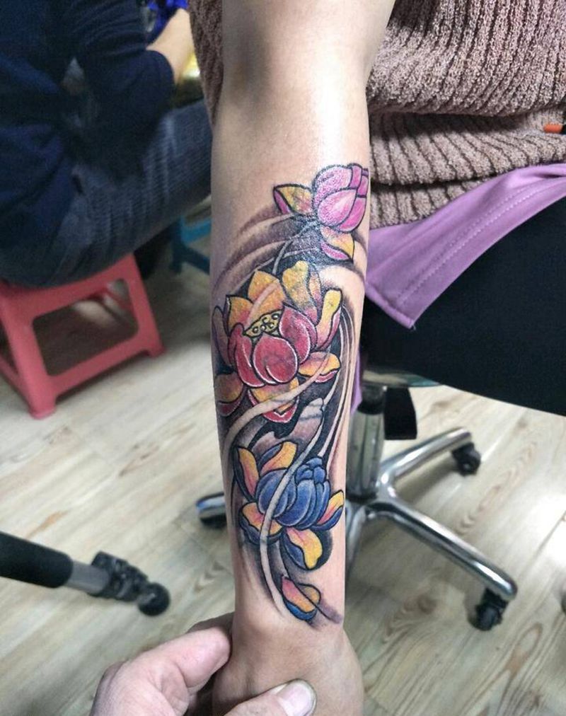 荷花遮盖纹身图片