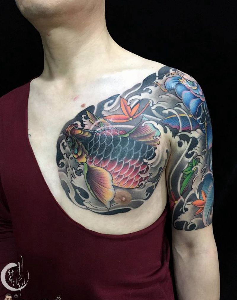 半甲锦鲤遮盖纹身图片_胸部手臂新传统鱼枫叶浪花纹身图案