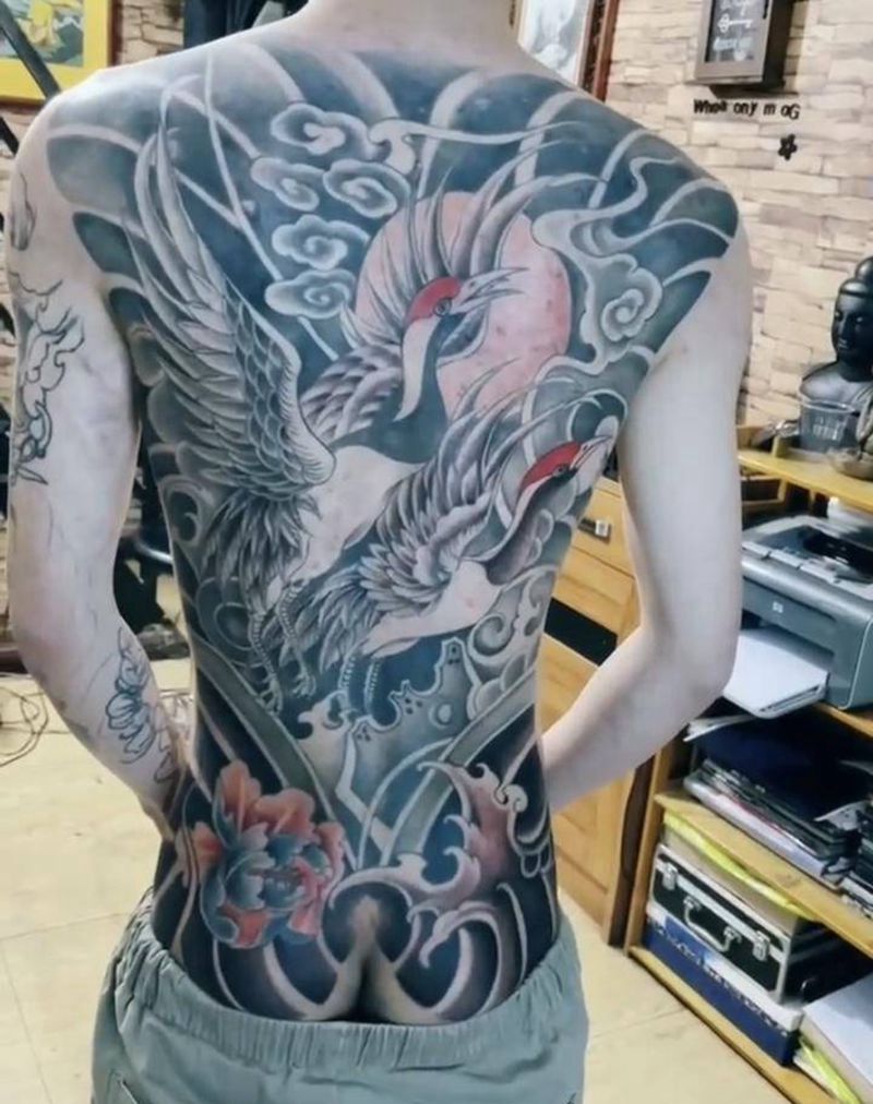 双飞仙鹤纹身图片_背部纹身图案