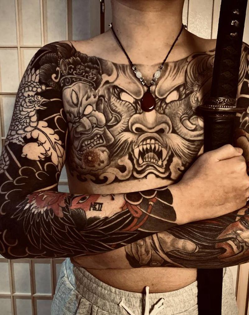 花臂三日进度纹身图片_手臂手部老传统纹身图案