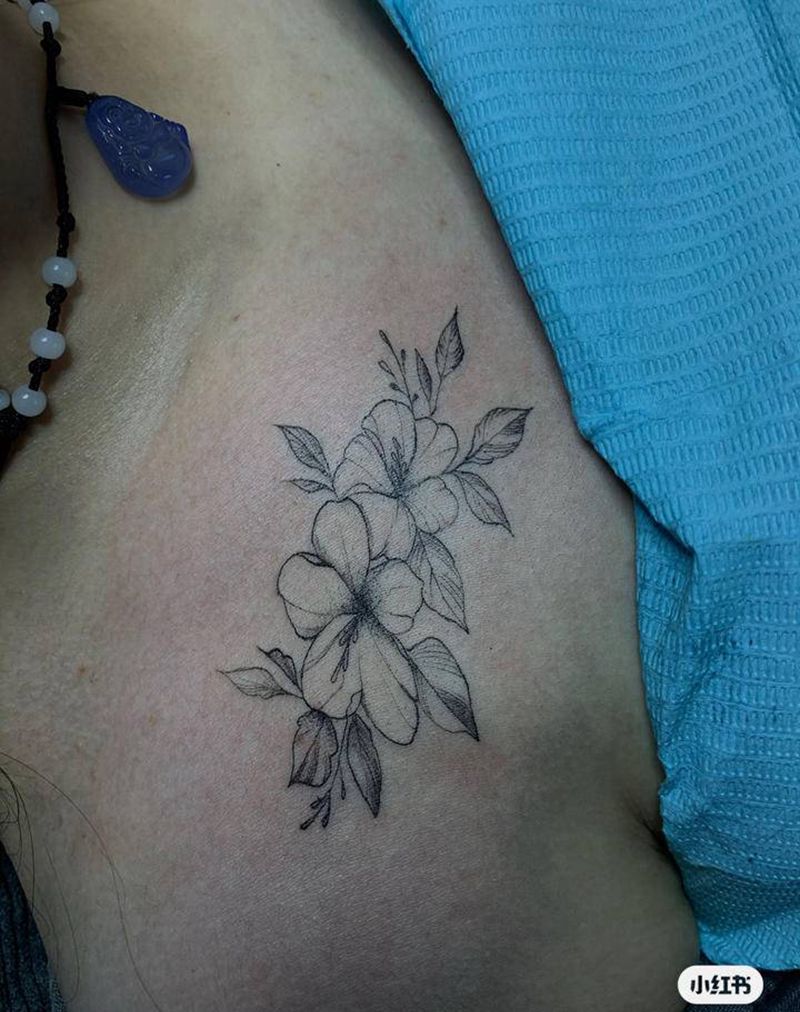 素花纹身图片_肩部纹身图案