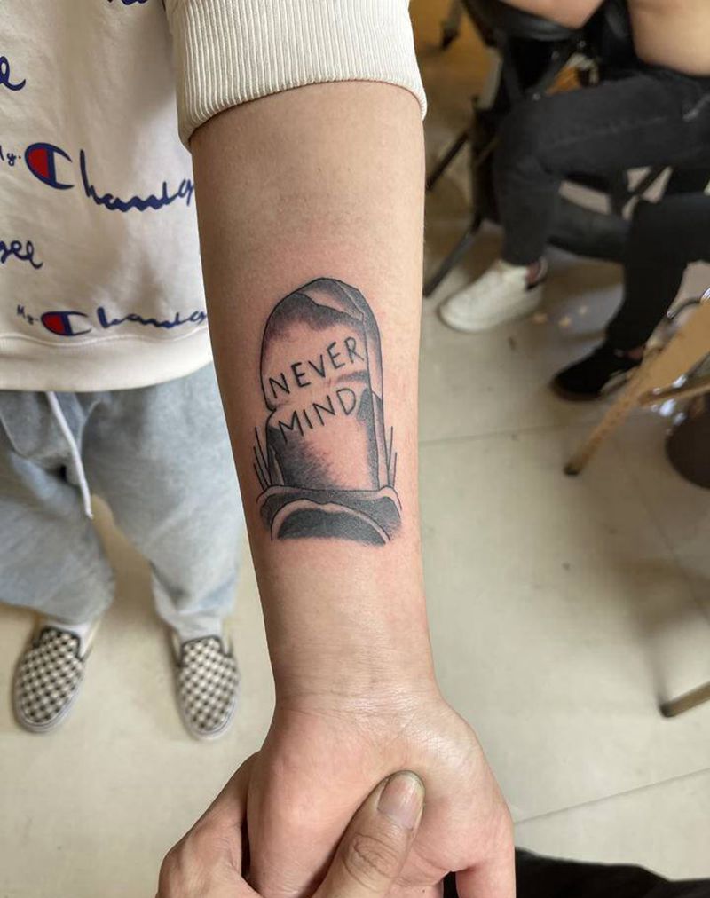 墓碑纹身图片_手臂Old School纹身图案