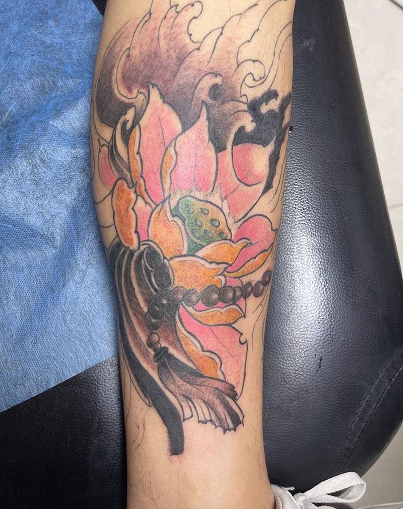 小腿荷花纹身图片_腿部新传统纹身图案