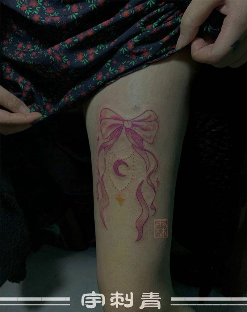 蝴蝶结纹身图片_腿部纹身图案