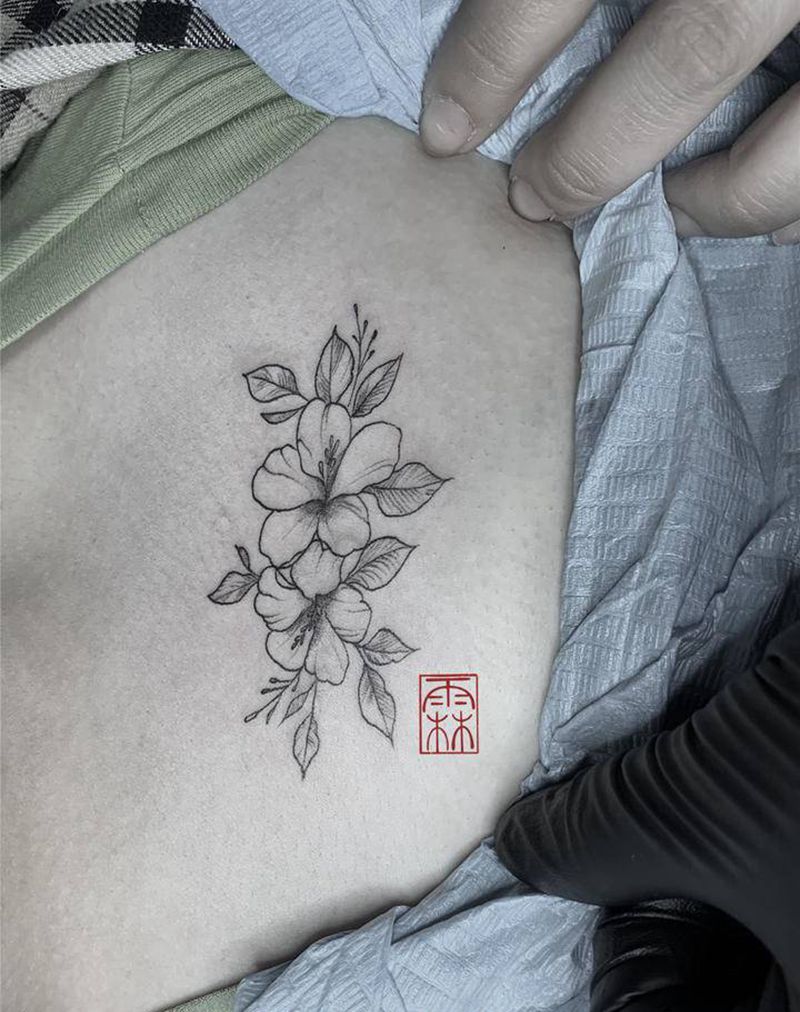 小图纹身图片_胸部纹身图案