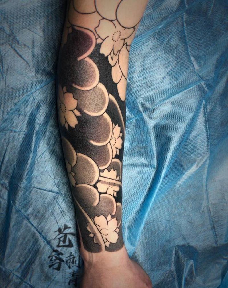 老传统樱花臂纹身图片_手臂老传统纹身图案