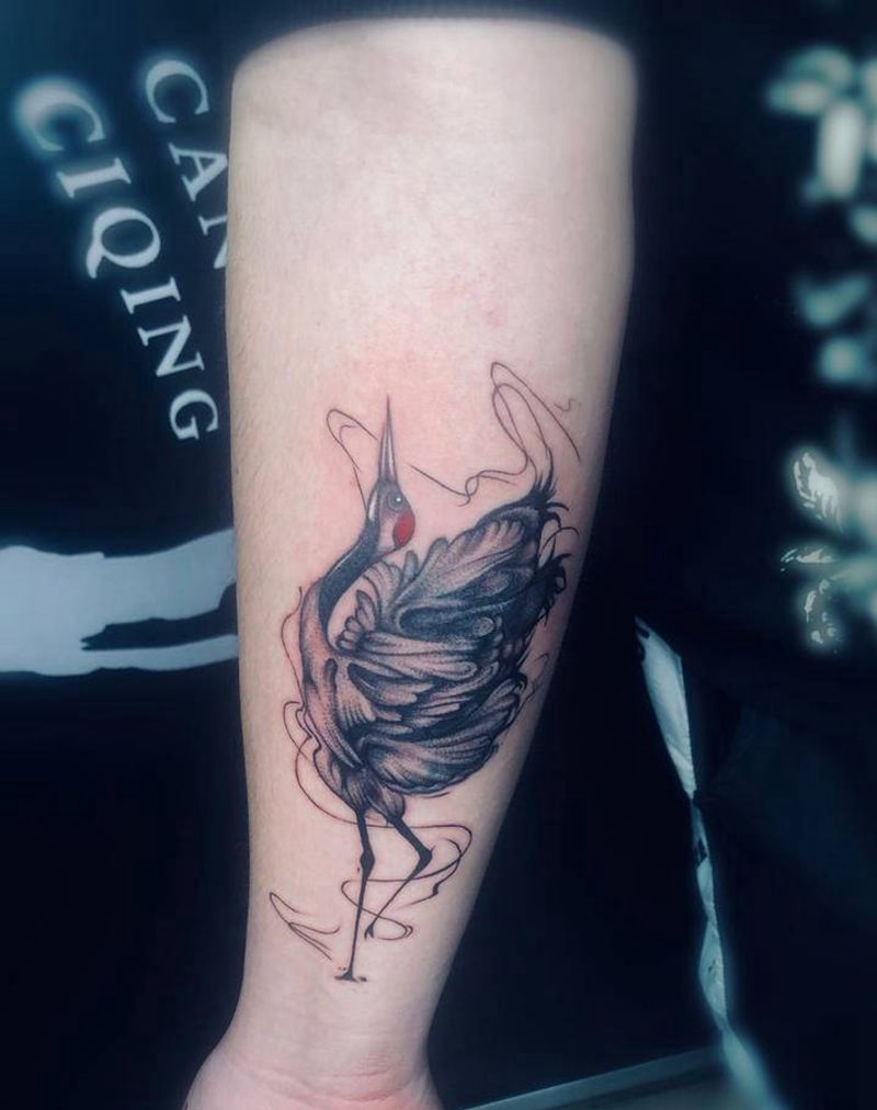 鹤纹身图片_手臂水墨点刺纹身图案