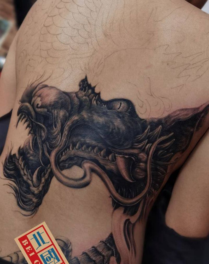 龙纹身图片_背部新传统老传统满背龙龙纹身图案