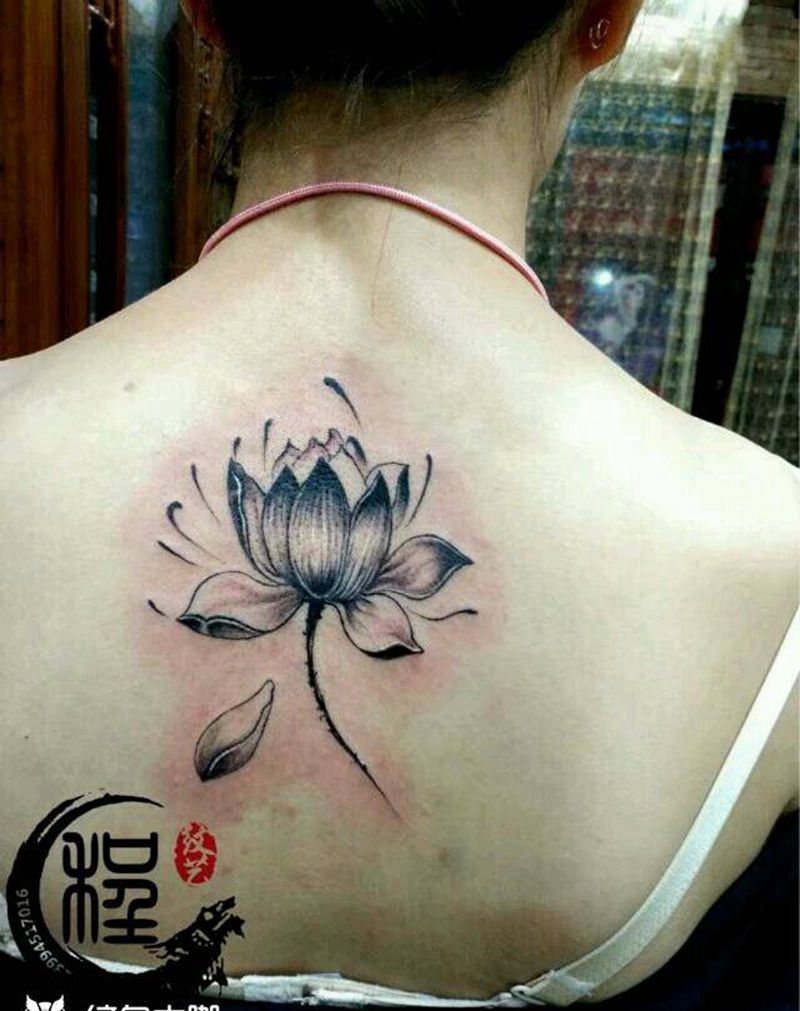 一朵莲纹身图片