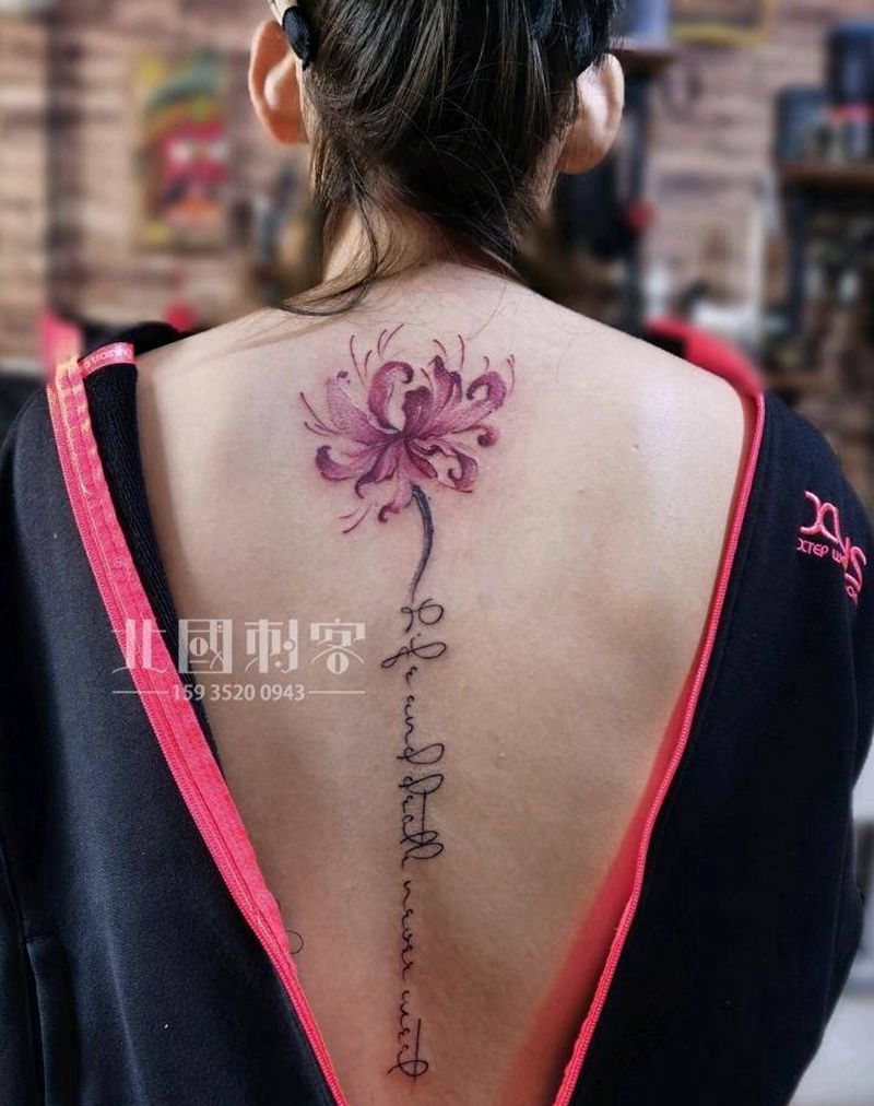 彼岸花纹身图片_背部肩部水彩新传统彼岸花纹身图案