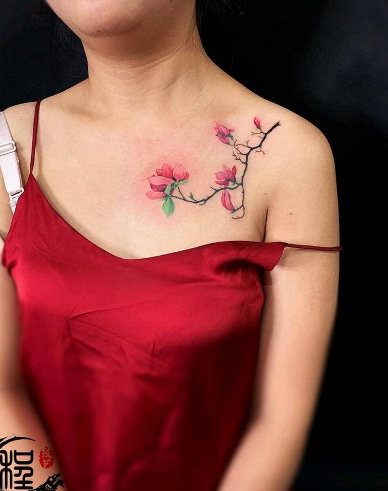 玉兰花纹身图片_胸部水彩纹身图案