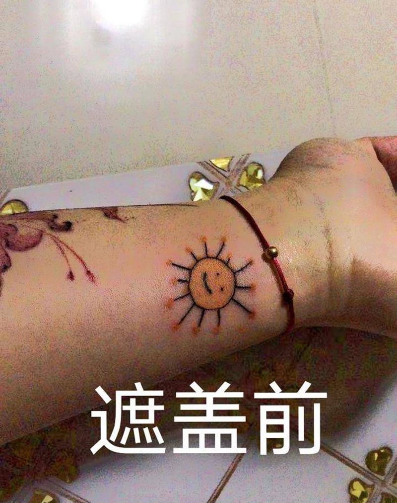 三个毁皮遮盖一起发纹身图片_手臂手部水墨水彩鸟山花纹身图案