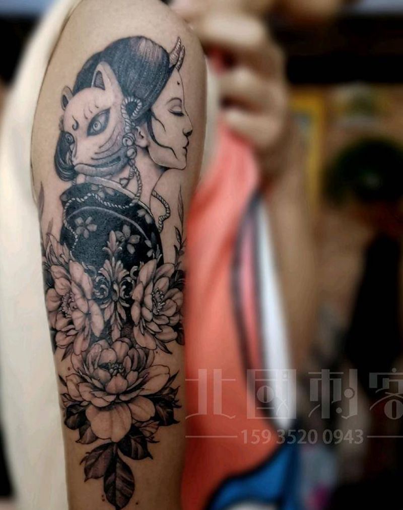 艺伎素花纹身图片_手臂手部新传统艺伎素花大臂素花纹身图案