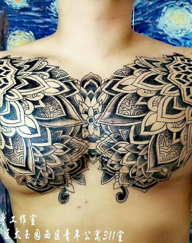 花胸掩盖小痘痘！纹身图片_胸部纹身图案