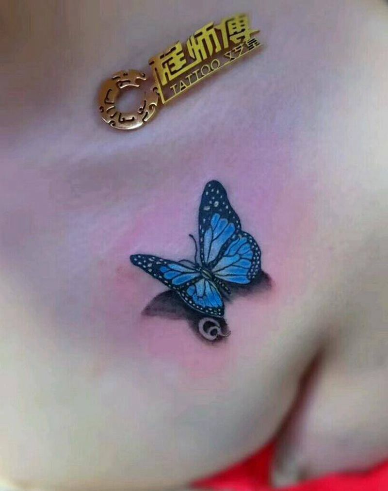 蝴蝶纹身图片_胸部纹身图案
