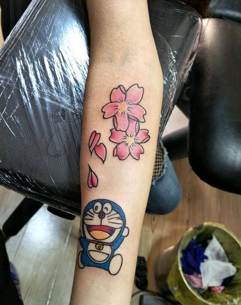 樱花，机器猫纹身图片