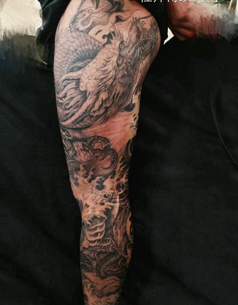 包腿龙纹身图片