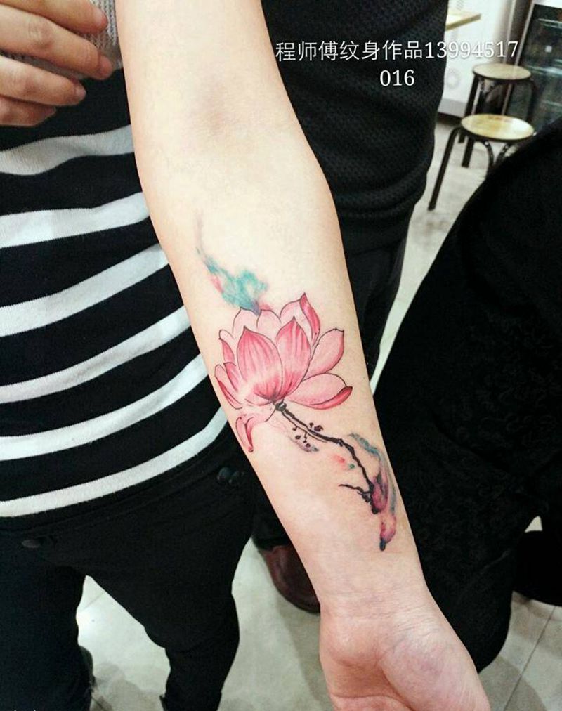 中国风荷花纹身图片