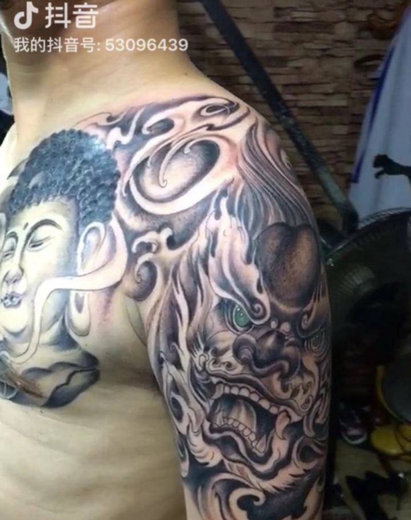 佛纹身图片_胸部纹身图案
