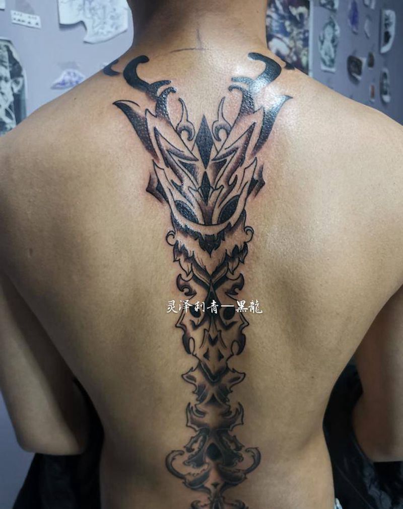 脊骨纹身纹身图片_背部点刺图腾龙骨纹身图案