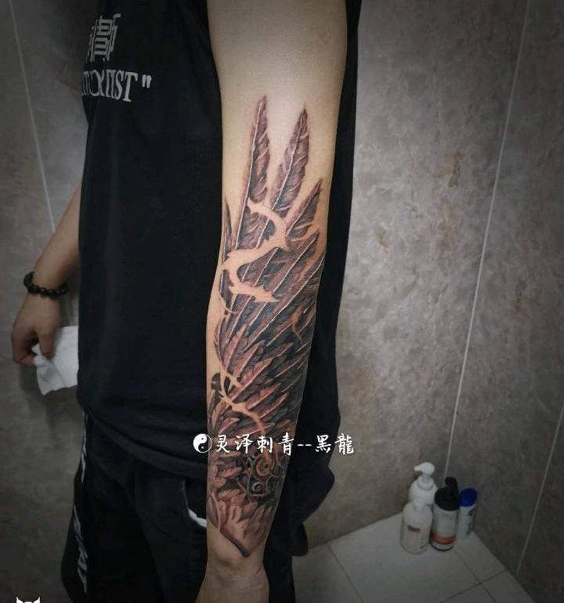 写实齿轮翅膀纹身图片_手臂欧美写实翅膀齿轮羽毛纹身图案