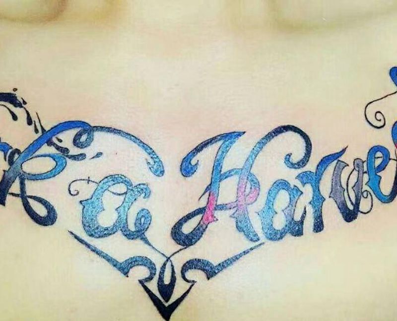 花胸，花体字！纹身图片_胸部纹身图案