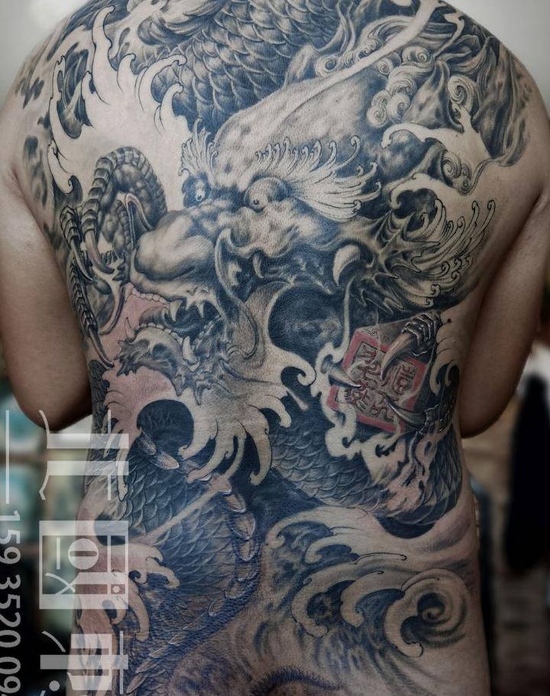 满背龙纹身图片_肩部背部新传统老传统满背龙纹身图案