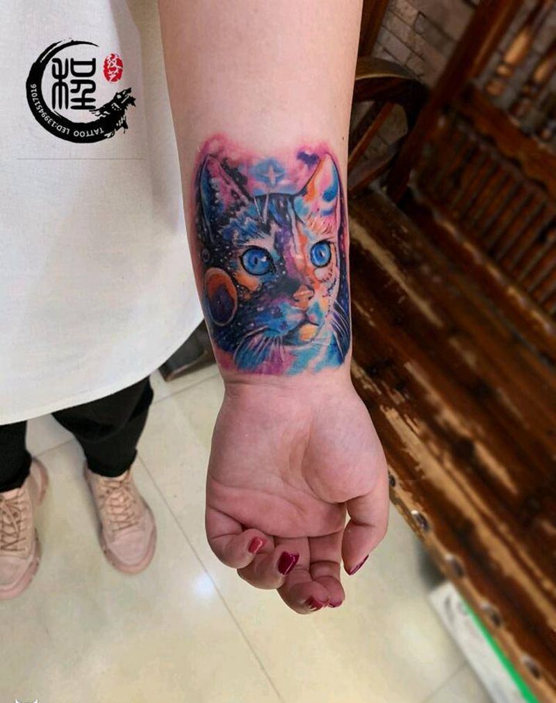 彩猫遮盖纹身图片_手臂欧美写实纹身图案
