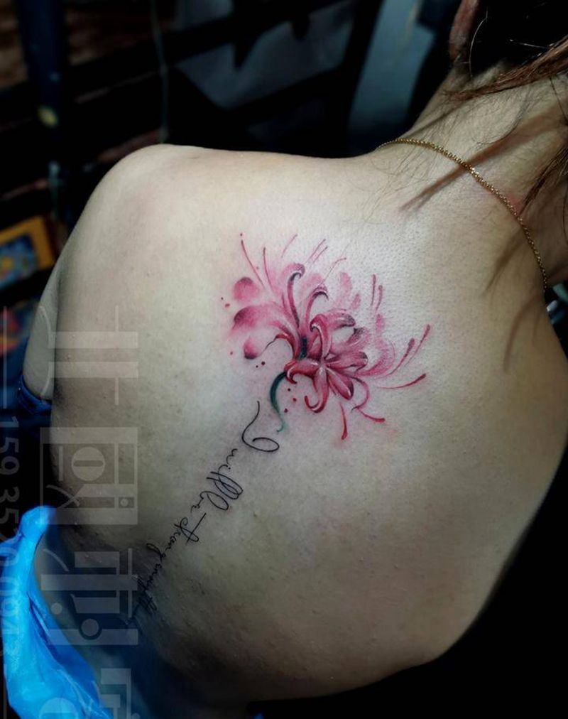 彼岸纹身图片_背部新传统水彩彼岸花英文纹身图案