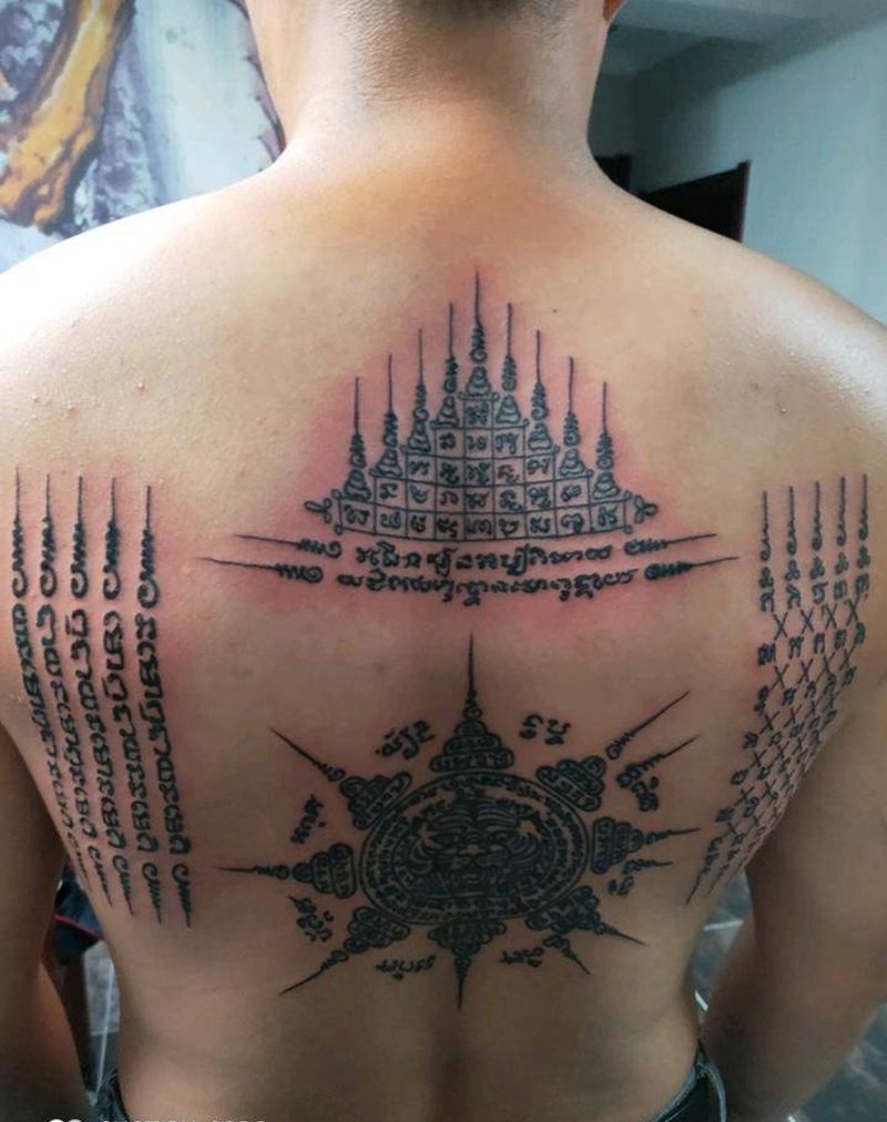 泰国刺符纹身图片_背部图腾泰国符纹身图案