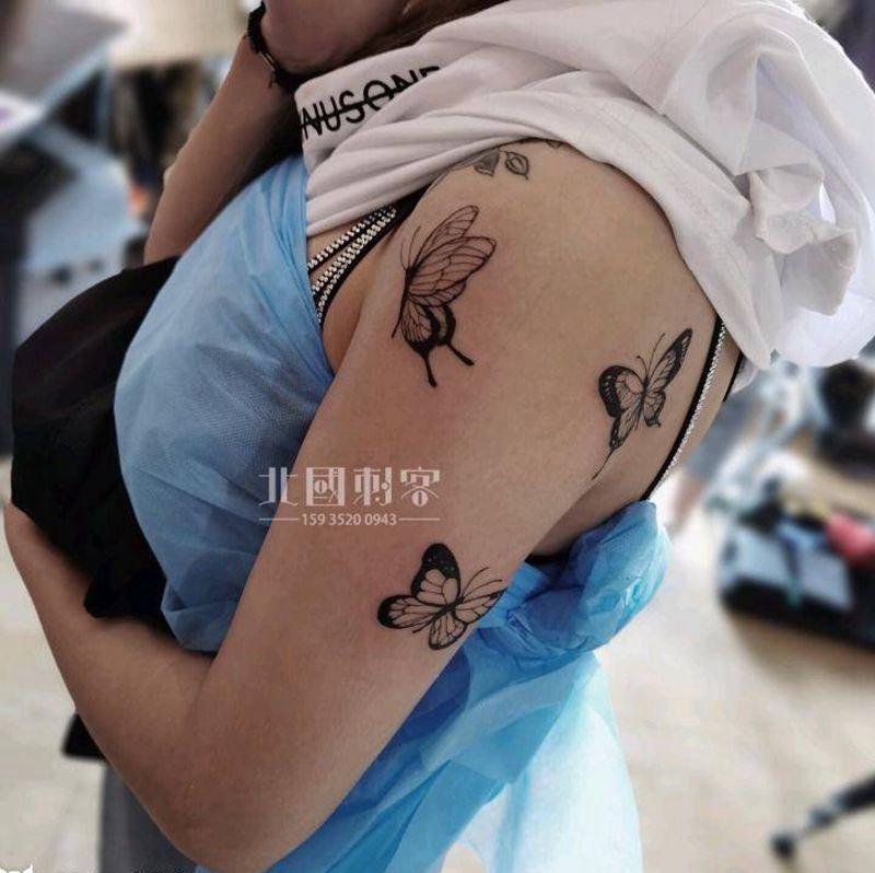 蝶纹身图片_肩部手臂几何图腾小清新蝴蝶蝴蝶图腾女生蝴蝶纹身图案