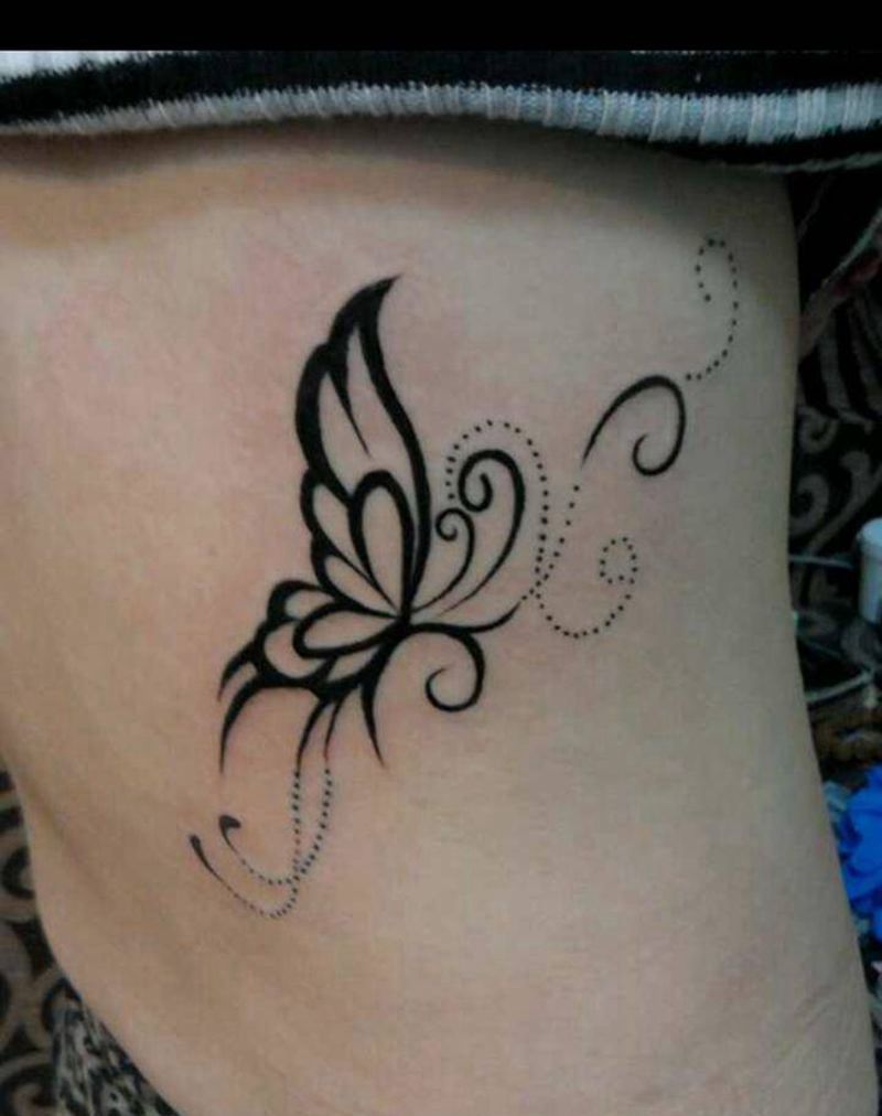 蝴蝶黑色纹身图片_背部纹身图案