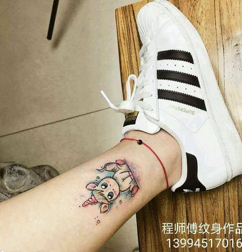 独角兽纹身图片_腿部新传统纹身图案