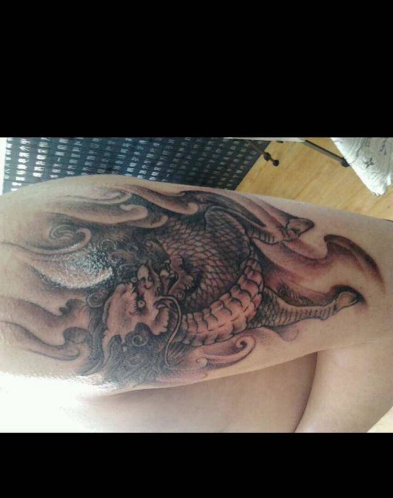 麒麟纹身图片_肩部纹身图案