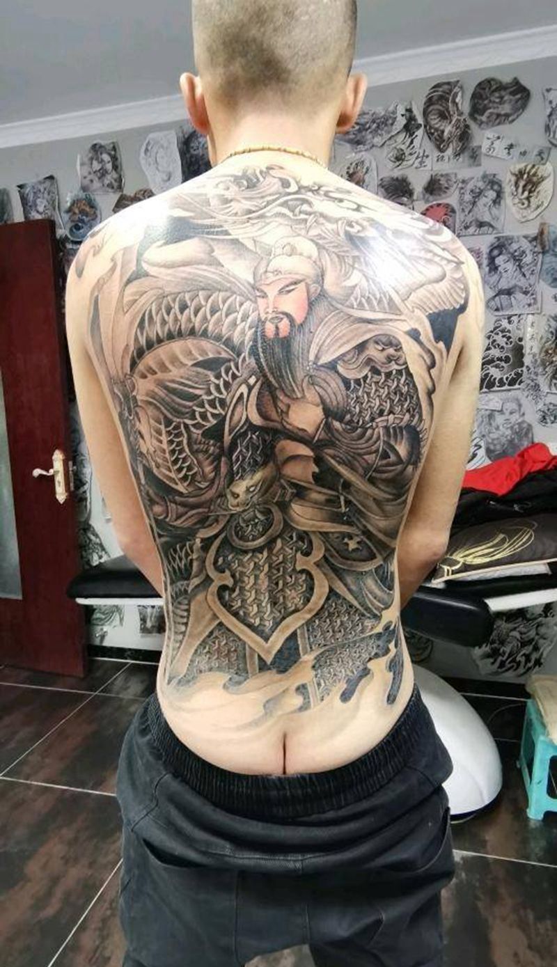 关公纹身图片_背部新传统纹身图案
